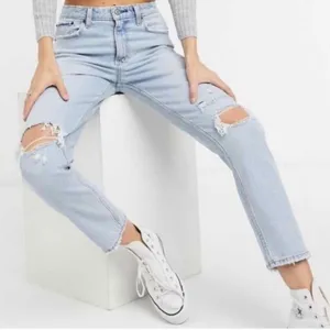 Abercrombie & Fitch Mom Jeans Womens 28/6R Light Wash Distressed High Rise Denim thumbnail 1