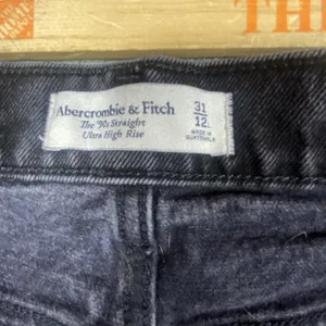 Abercrombie & Fitch 90s Straight Jeans‎ Womens 12/31 Ultra High Rise Rips Fringe thumbnail 5