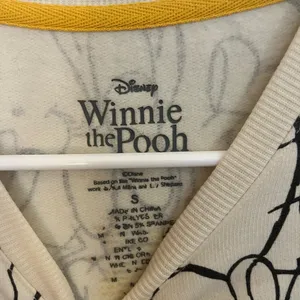 Disney Winnie the Pooh Women's Cream‎ Sweatshirt Size S thumbnail 5