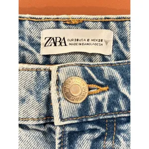ZARA Womens Denim Shorts Blue Mom Jean High Rise Zip Fly Medium Wash Size 6 thumbnail 4