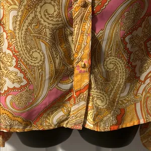 Vici M NWOT Yellow and Orange Paisley Button-Up Shirt thumbnail 8