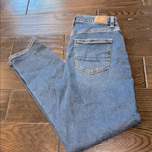 American Eagle Outfitters Classic MOM Jeans size 4 thumbnail 1