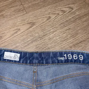 Gap Women's Denim High Rise Skinny Shorts thumbnail 3