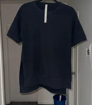 Black Lululemon cut above tee thumbnail 1