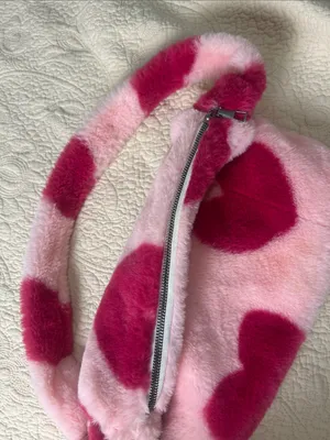 Pink Heart Plush Shoulder Bag with Magenta Accents thumbnail 3