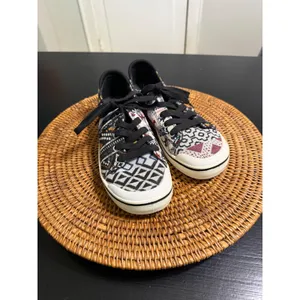 Keen Elsa Sneakers Womens 7 Multi Color Geometric Tapestry Low Top Lace Up Shoes thumbnail 2