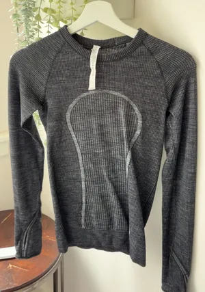 Lululemon long sleeve gray & black checkered swiftly tech shirt in size 4. Nylon, wool, polyester & elastane blend. thumbnail 1