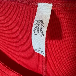 Free People Red Ribbed Knit Long Sleeve Top‎ High Low Hem Size Small thumbnail 3