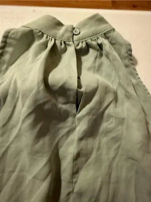 NEW Halara Keyhole Back Halter Sleeveless Curved Hem Work Blouse Green Medium thumbnail 6