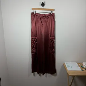 Persaya Women’s Wide Leg Satin Cargo Pants in Burgundy/Brown Size XL thumbnail 6