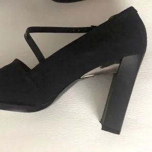 🔥 Square Toe Pump w/Strap Black Size 7 thumbnail 3