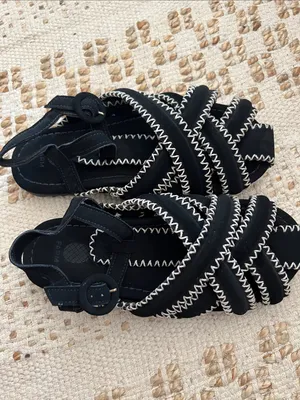 Farm Rio Black Zig Zag Stitch Sandals Size 7 thumbnail 3