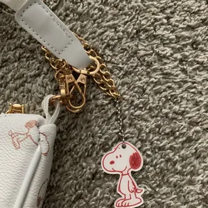 Snoopy White Shoulder Bag Purse with Gold Straps NEW thumbnail 5