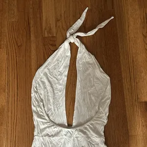 White Missguided Deep Plunge Stretchy Open Back Halter Mini Summer Dress thumbnail 5