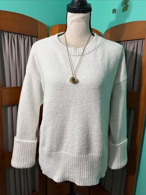 Cozy Women's Cream Bouclé Crewneck Sweater thumbnail 2