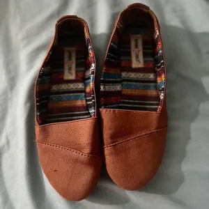 Minnetonka Slip ons! thumbnail 4