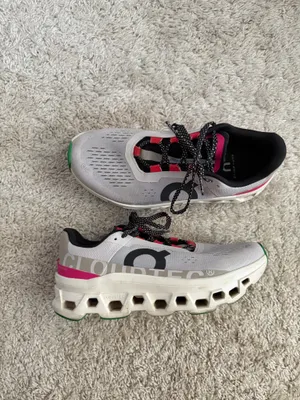On Cloud Shoes thumbnail 4