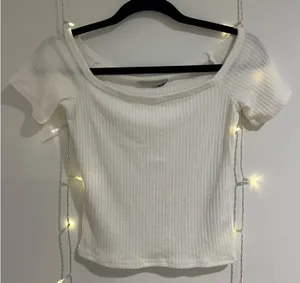Abercrombie & Fitch Off The Shoulder Top thumbnail 1