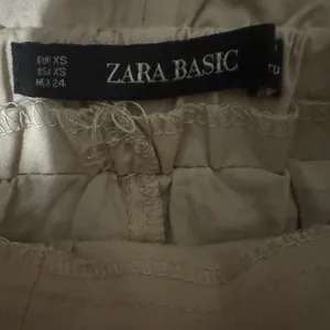 ZARA‎ BASIC Paper Bag Shorts Size XS thumbnail 3