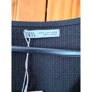 ZARA Textured V Neck Tie Front Crop Top Medium‎ M Black Short Sleeve Crinkle NWT thumbnail 4