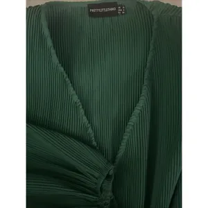 Pretty Little Things Green Belted Pleated Wrap Top Size 4 thumbnail 2