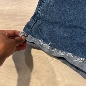 Levi’s 512 perfectly slimming cutoff denim shorts size 2 thumbnail 7