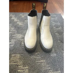 Dr. Martens Boots Chelsea Quad Platform White Leather 2976 Shoe Womens 7/ Mens 6 thumbnail 3