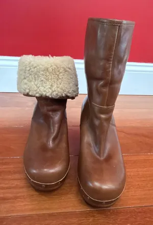 UGG Lynnea Clog‎ Boots Womens Brown Leather Shearling Studded Wood Heel 6 thumbnail 1
