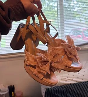 Kelly & Katie Heels thumbnail 1