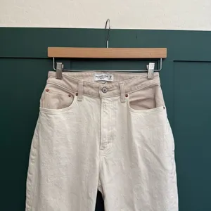 ABERCROMBIE & FITCH 90s Relaxed High Rise Curve Love Off White/Beige thumbnail 2