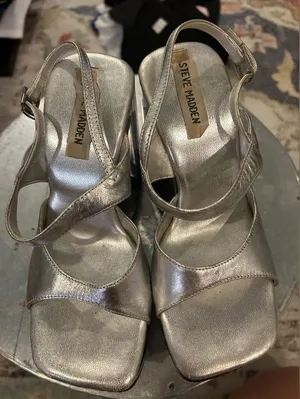Super cool heels!! VINTAGE STEVE MADDEN thumbnail 1