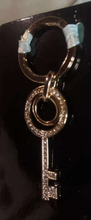 Gold key keychain thumbnail 1