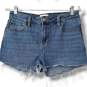 Abercrombie & Fitch Medium Wash The Skinny High Rise Frayed Raw Hem Denim Shorts thumbnail 2