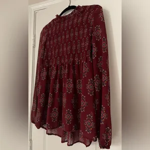 Xhilaration Burgundy Patterned Chiffon Blouse Medium thumbnail 2