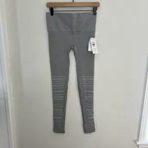 BLANQI- NWT SportSupport Hipster Cuffed Leggings Maternity Athletic Workout thumbnail 4