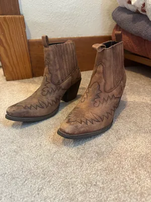 Ariat Scarlet cowboy ankle boot- discontinued thumbnail 4