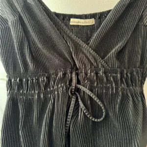 Abercrombie • • NWOT Women’s Black Dressy Tank Medium thumbnail 5