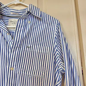 Abercrombie & Fitch White and Blue Striped Shirt thumbnail 2