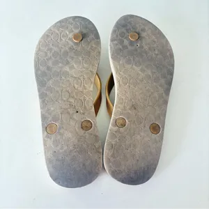 COACH Signature C Flip Flops Sandals Women’s Size 5-6 Tan Gold Metal Bow thumbnail 9
