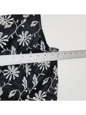 Tempted Black and White Floral Embroidered Cropped Tank Top Size Large thumbnail 6