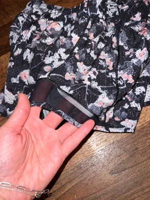 Lululemon Women's Black Floral Print Active Shorts - Lightweight Running Shorts size 4 thumbnail 4