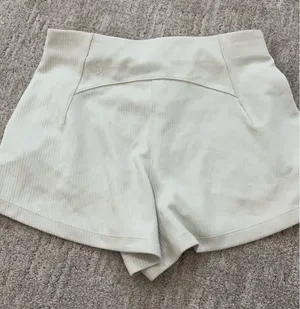 Lululemon shorts thumbnail 2