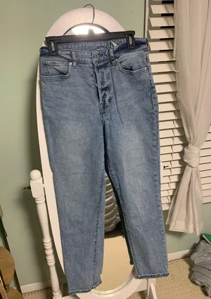 H&M Highwasted Mom Jeans thumbnail 1