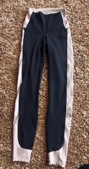 Nike Dri-Fit Leggings Women’s black with pink strips on the side thumbnail 1