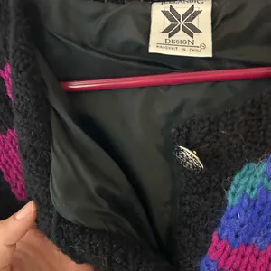 Icelandic Design Hand-Knit Wool Cardigan thumbnail 7