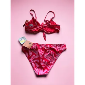 Shade & Shore Pink Red Floral‎ Bikini Set 34B Top Medium Cheeky Bottoms NWT thumbnail 2