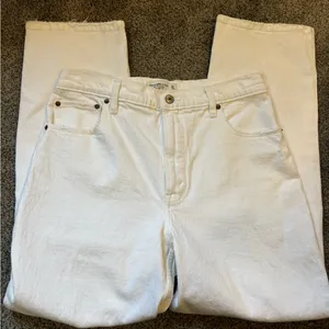 Abercrombie 90’s Straight High Rise Jeans thumbnail 2