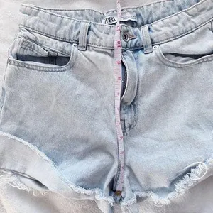 ZARA High Rise Lightwash Distressed Denim Shorts thumbnail 7