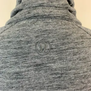 Lululemon Radiant Jacket Woman Sz 8‎ Heather Gray Sporty Workout Gym Athleisure thumbnail 4