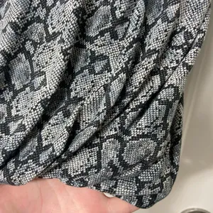 EUC Stone &‎ Sky women’s gray reptile print patterned soft stretch twist skirt S thumbnail 2